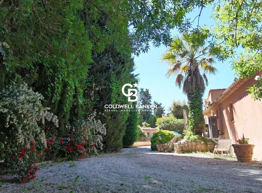 Maison à ROQUEBRUNE-SUR-ARGENS