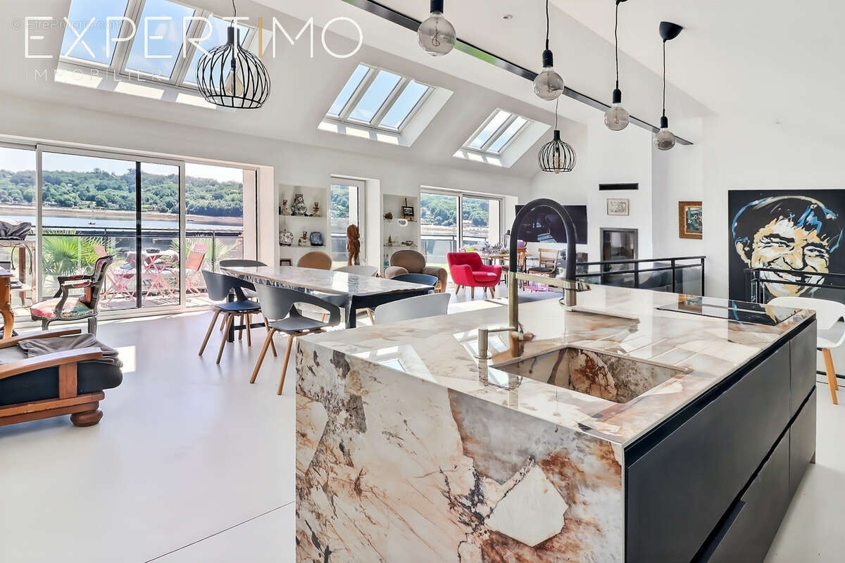 Maison à LE RELECQ-KERHUON