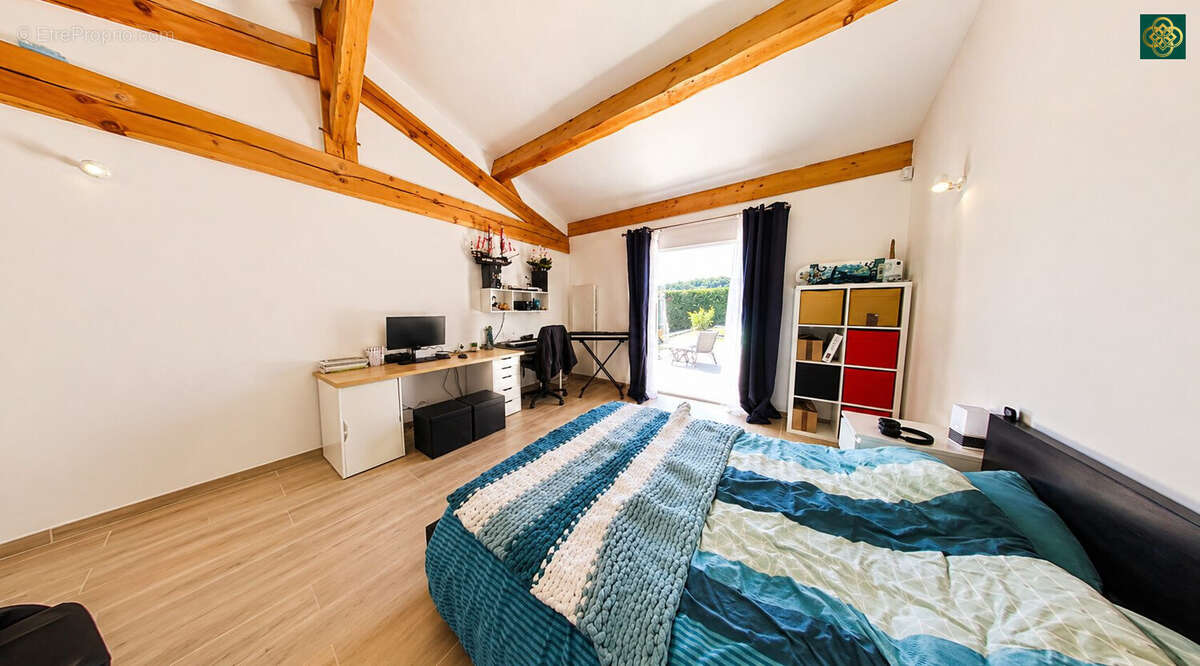 Maison à LA ROQUE-SUR-CEZE