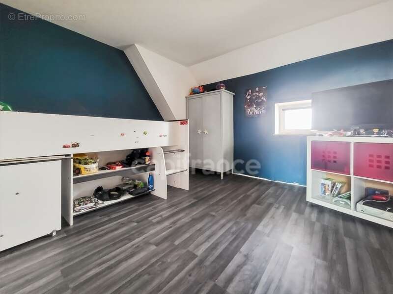 CHAMPDÔTRE, maison familiale d'une surface de 255 m² au sol avec 7 chambres et piscine - photo 7