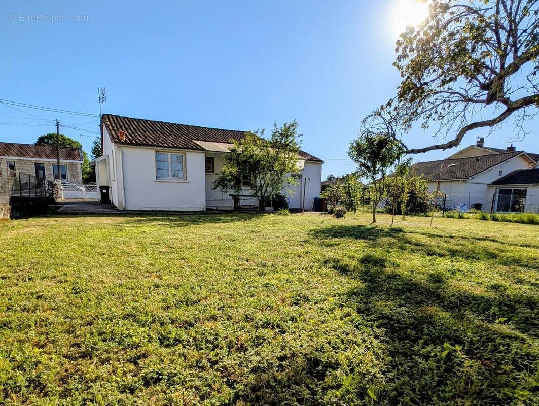 Photo 1 - Maison à SAINTES