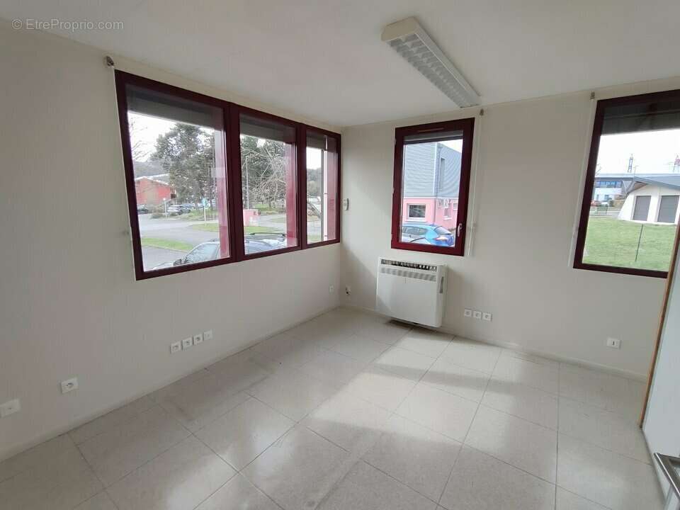 Commerce à SAINT-QUENTIN-FALLAVIER