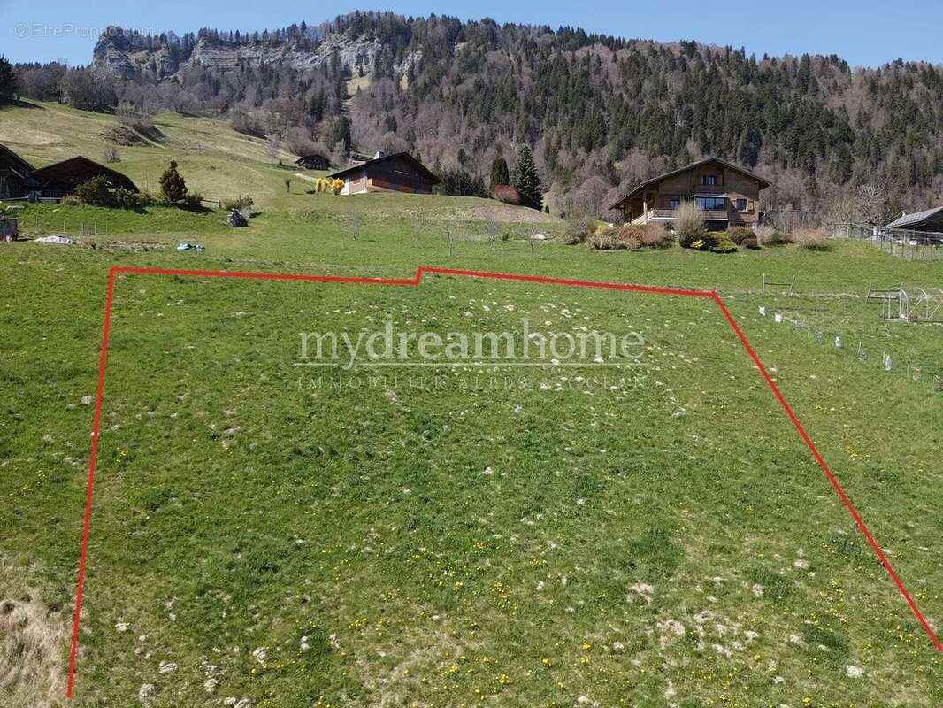 Terrain à SAINT-NICOLAS-LA-CHAPELLE