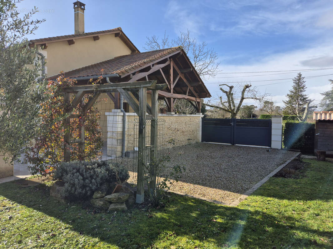 Maison à TOCANE-SAINT-APRE