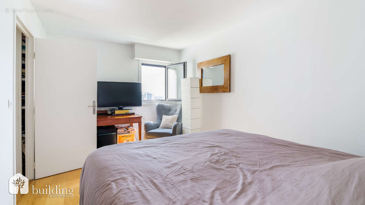 Appartement à COURBEVOIE