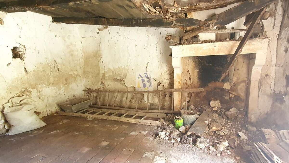 Maison à CHARRAS