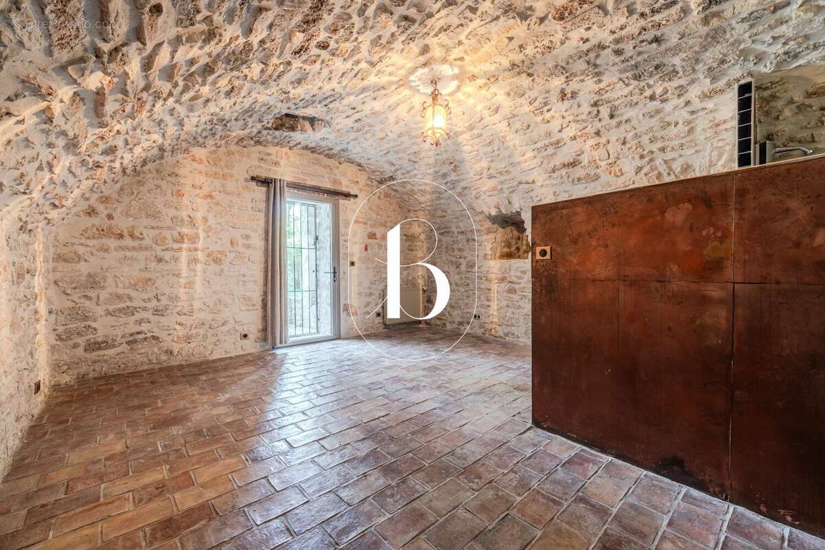 Maison 950 m² à Goudargues  - photo 22