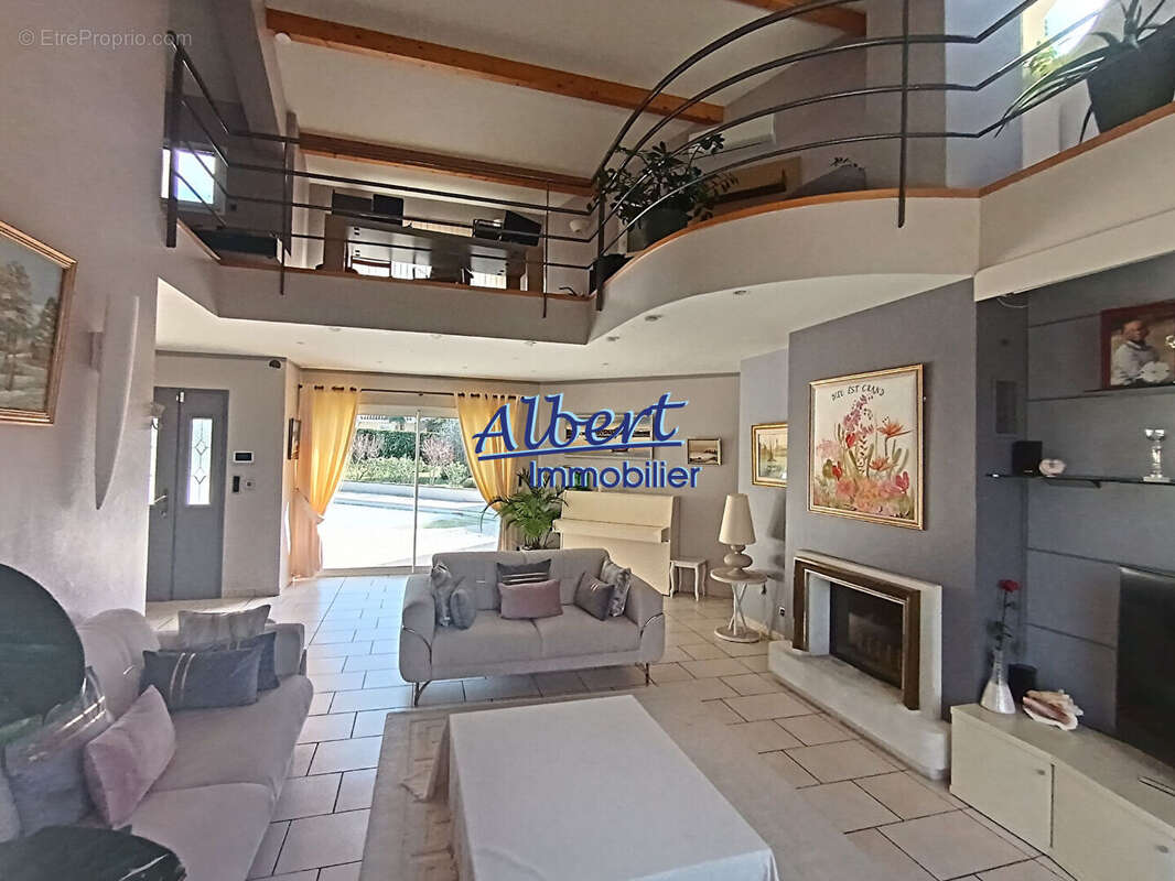 Maison à SAINT-BONNET-DE-MURE