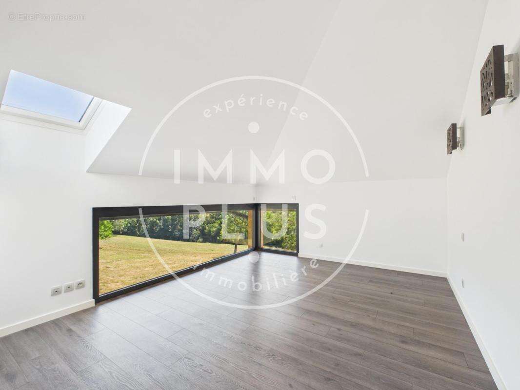 Vente - Maison - 5 pièces + cuisine - 152 m² - 927 000 € - - photo 5