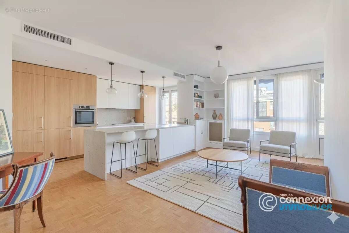 Appartement à PARIS-16E
