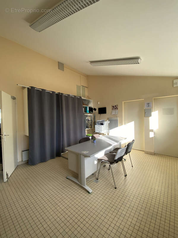 Commerce à LES HERBIERS