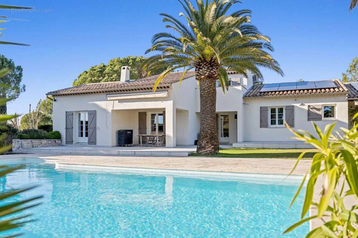 Maison à ROQUEBRUNE-SUR-ARGENS