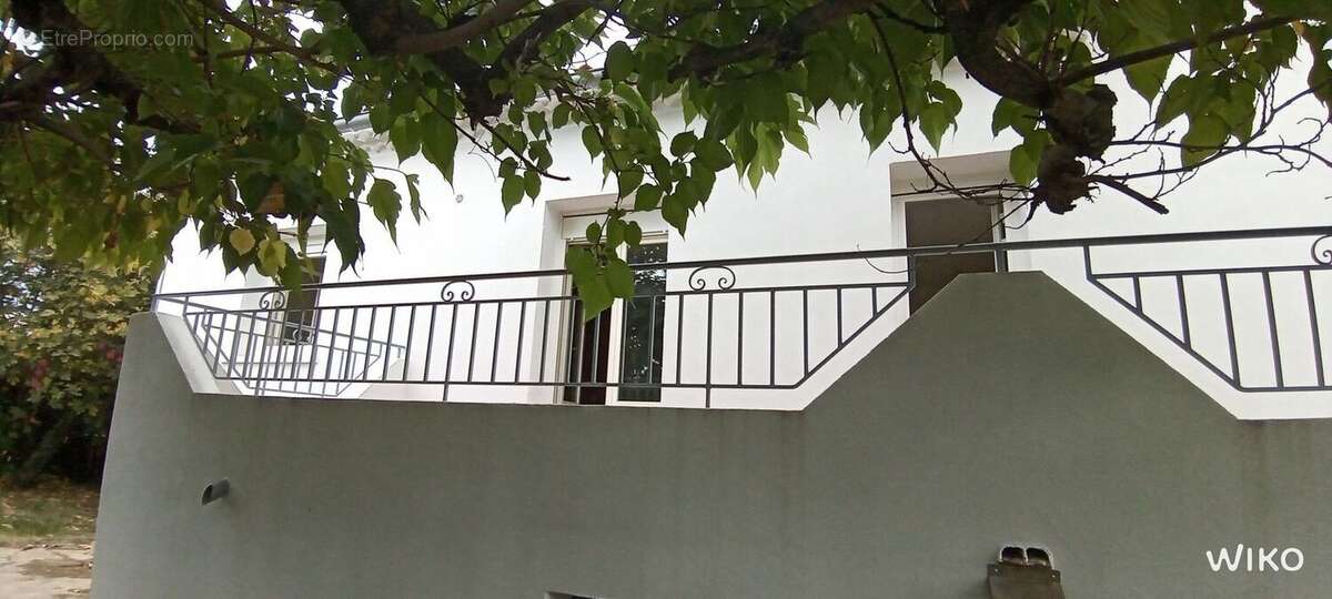 Maison à SAINT-JULIEN-LES-ROSIERS