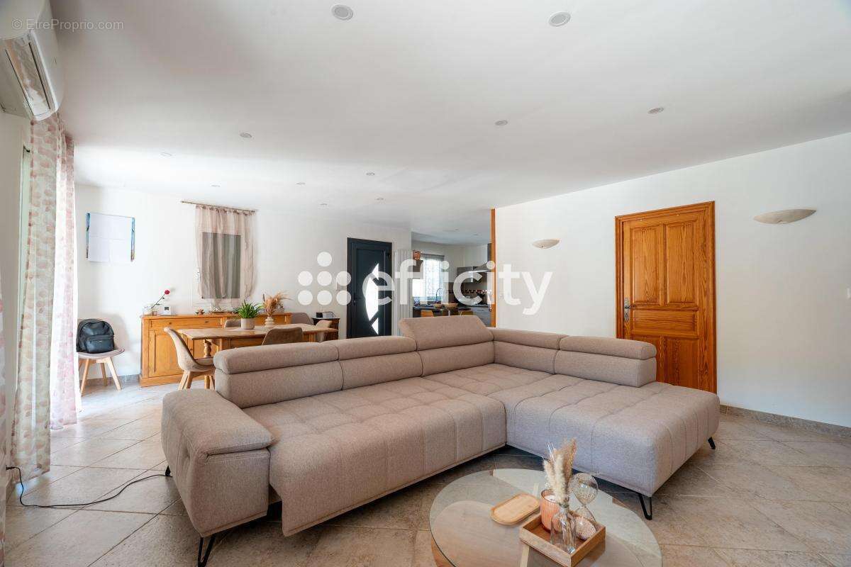 Maison 113 m² à Greasque  - photo 5