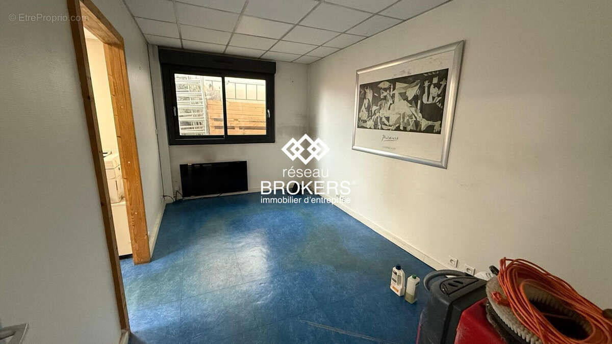 Appartement 397 m² à Villemomble  - photo 2