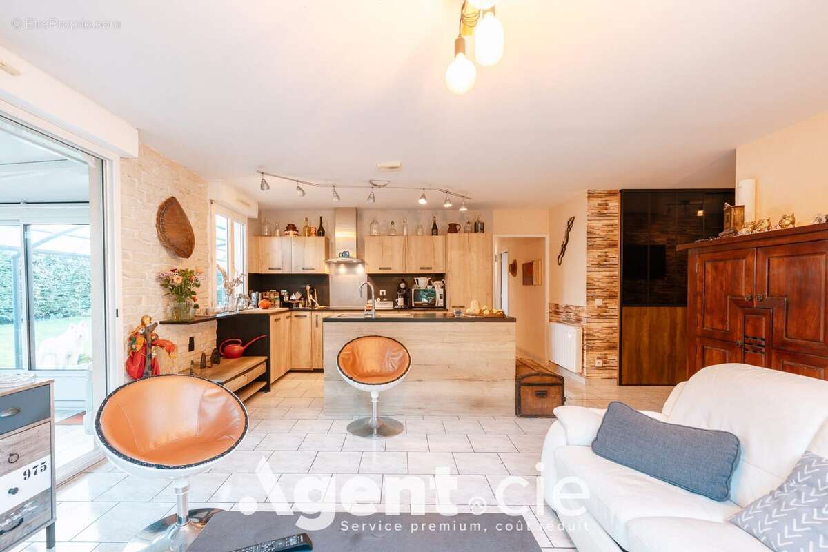 Maison à LE MOLAY-LITTRY