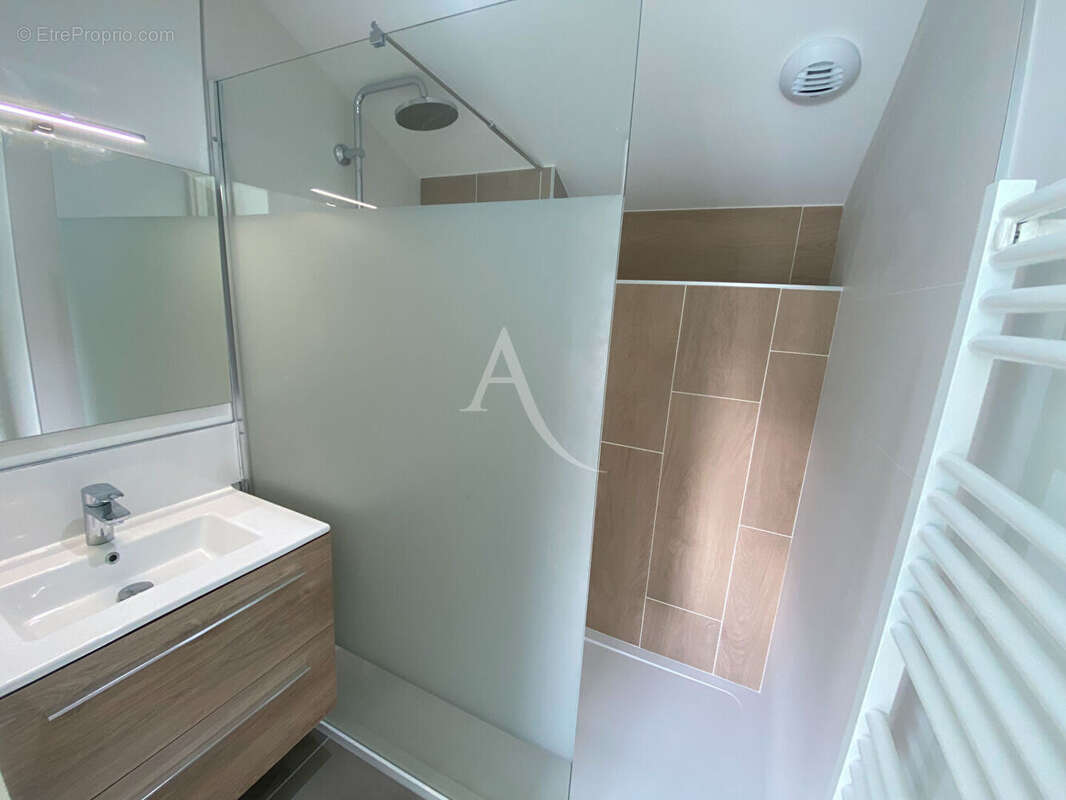 Maison à SAINT-LAURENT-DE-LA-PREE