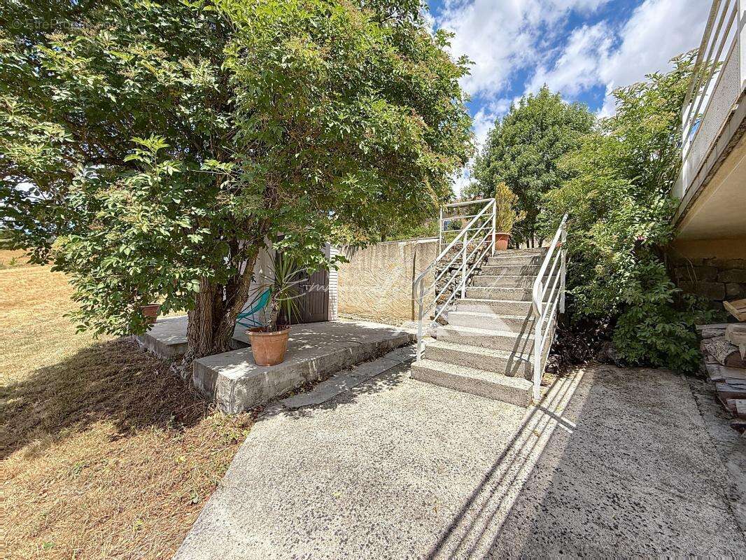 Maison à SAINTE-EULALIE-DE-CERNON