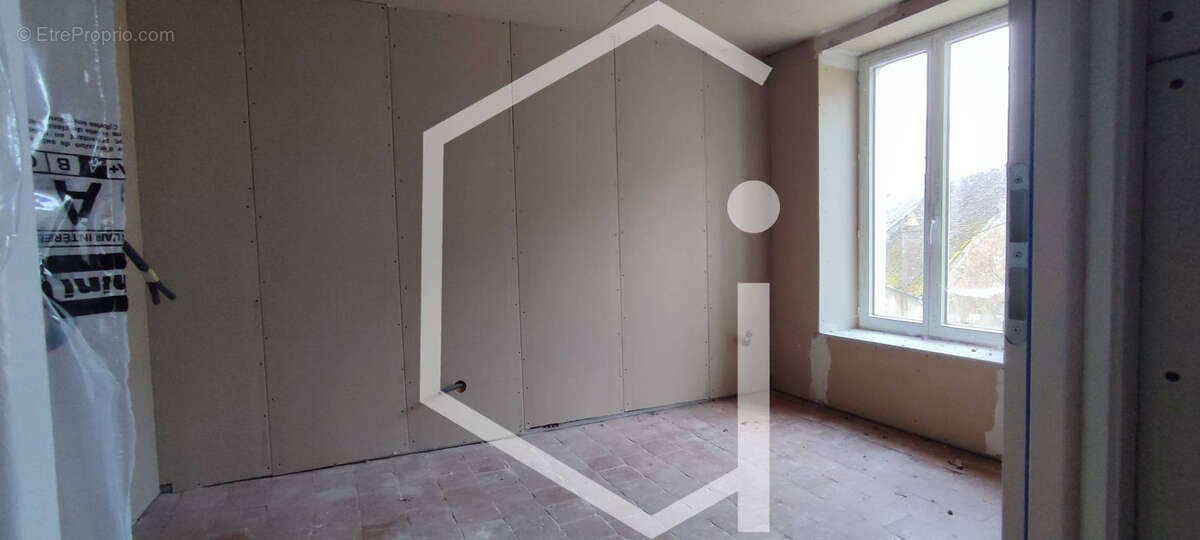 Maison à SURY-EN-VAUX