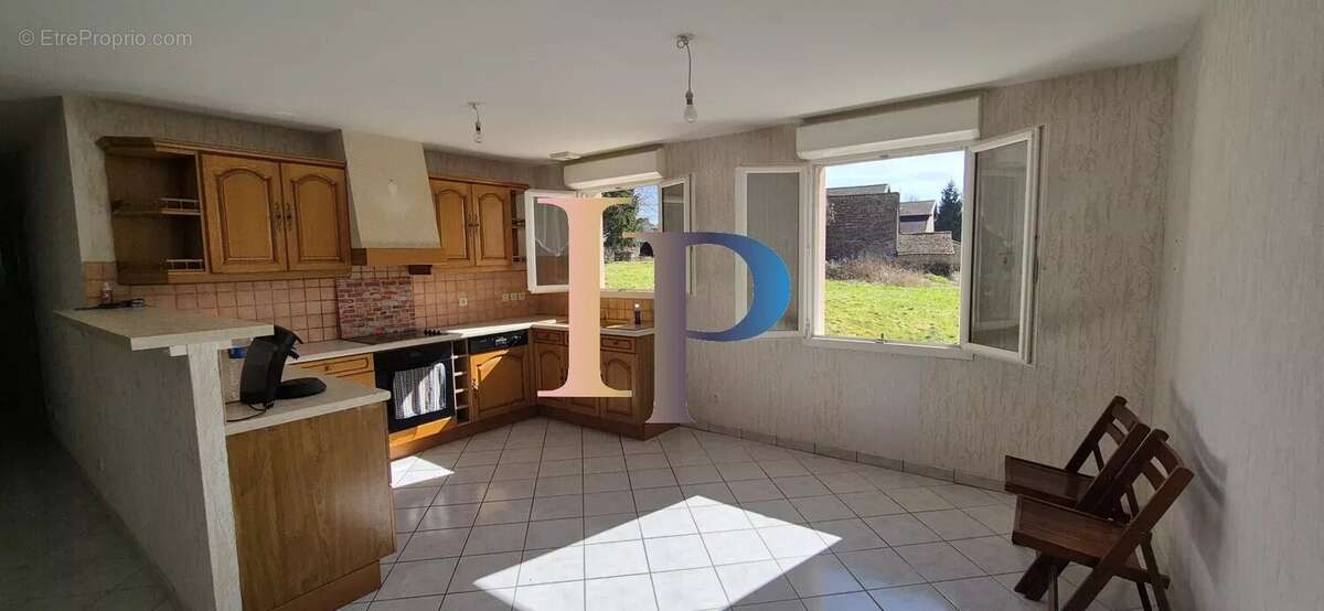 Maison à LA CLAYETTE