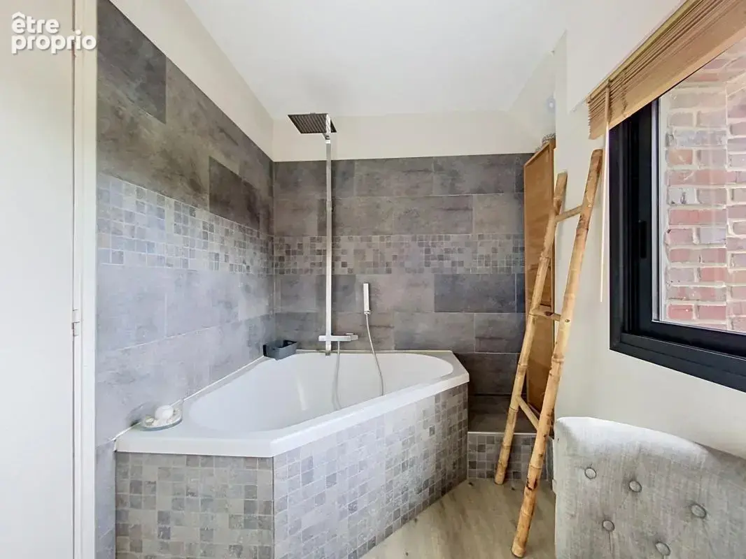 Villa individuelle avec piscine, 4 chambres, jardin et garages - photo 10