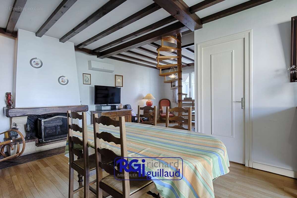 Maison à LA TOUR-DU-PIN