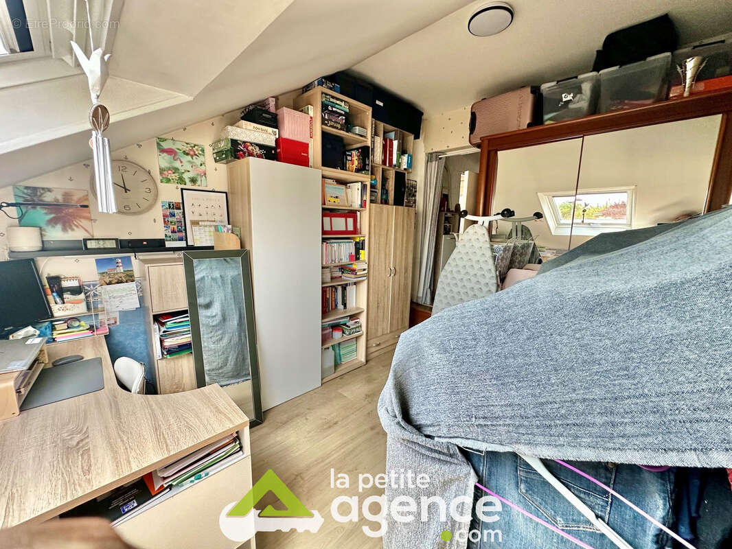 Bourges, dans impasse, au calme, maison rénovée de 102 m2, climatisée avec garage et jardinet. - photo 13