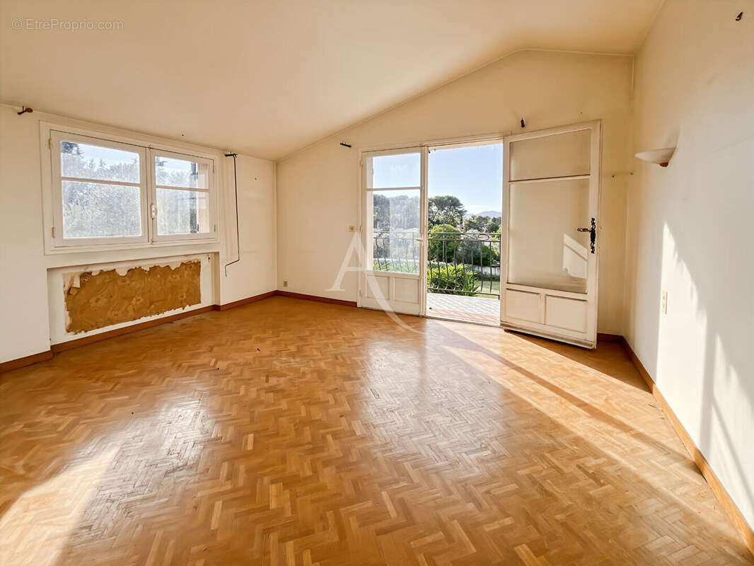 Appartement à MOUGINS