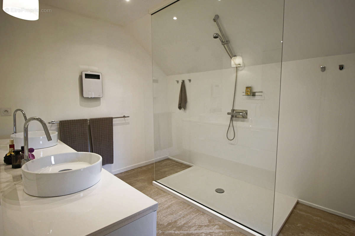 Maison à VAUX-SUR-AURE