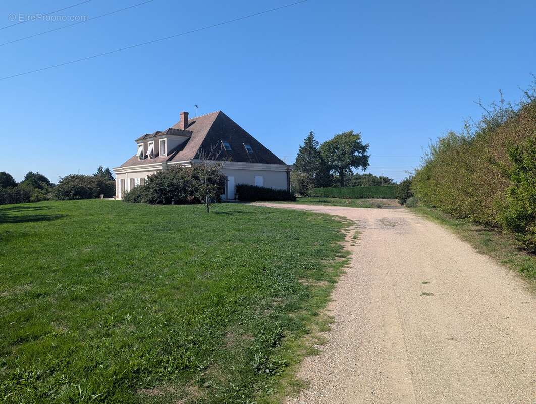 Maison à MONTGIVRAY