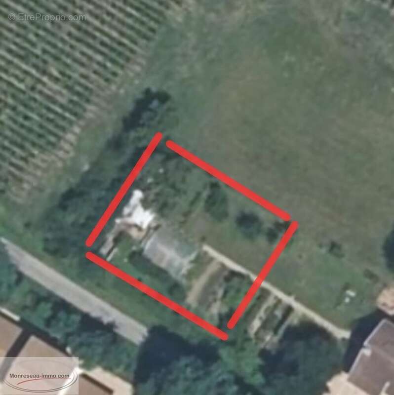 Terrain à SAINT-MARTIN-BELLE-ROCHE