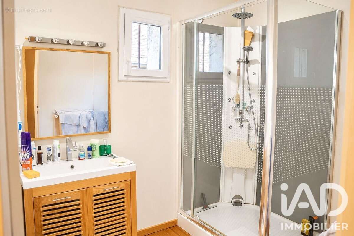 Maison 220 m² à Villeneuve-La-Guyard  - photo 8