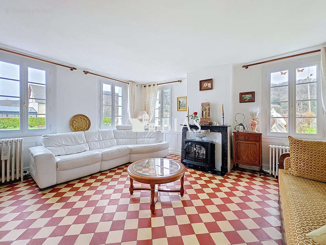 Maison à JUMIEGES