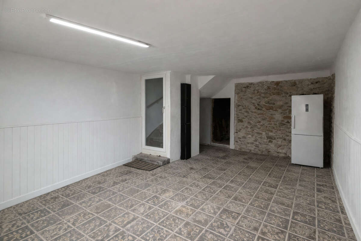 Charmante maison de village à finir de rénover dans un secteur recherché de Quinson - photo 7