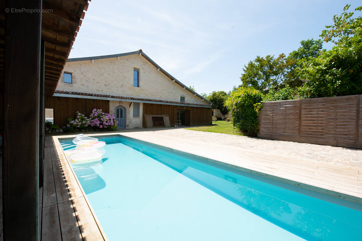 Maison à SAINT-CAPRAIS-DE-BORDEAUX