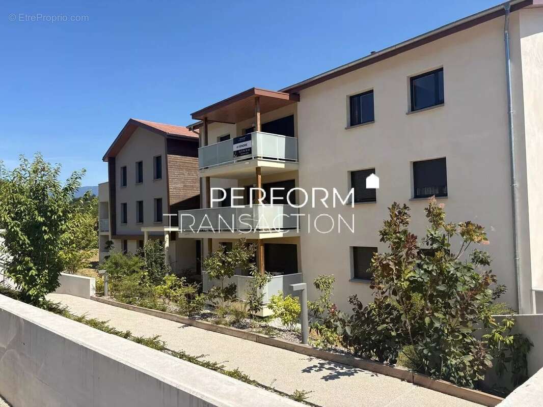 Appartement à SAINT-NAZAIRE-LES-EYMES