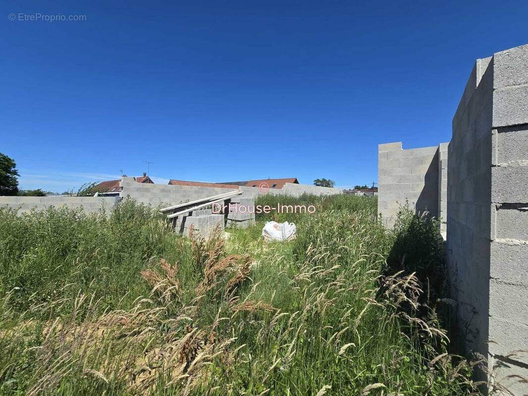 500 m² à Crapeaumesnil  - photo 1