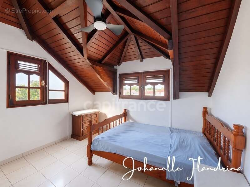 Les Abymes, Boisripeaux - Maison familiale 9 pièces de 230 m², sur 3 niveaux, garage, jardin - photo 24