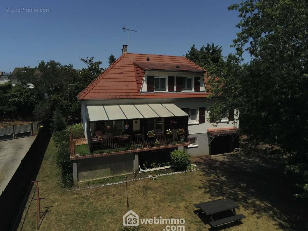 Maison familiale, 141 m2, 6 chambres, - Maison à CHATELLERAULT