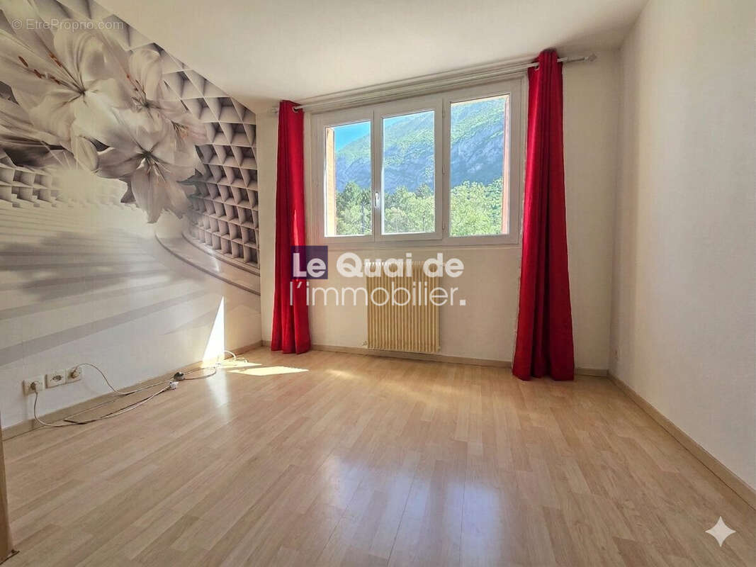 Appartement à SAINT-EGREVE
