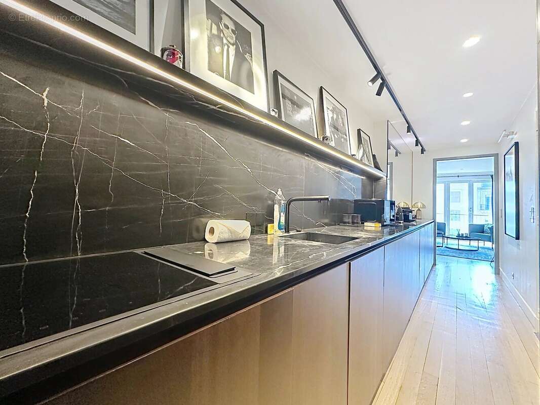 Appartement à PARIS-8E