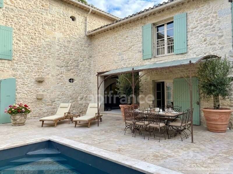 Á UZES (30) Propriété d’Exception à Deux Pas de la Place aux Herbes - photo 2