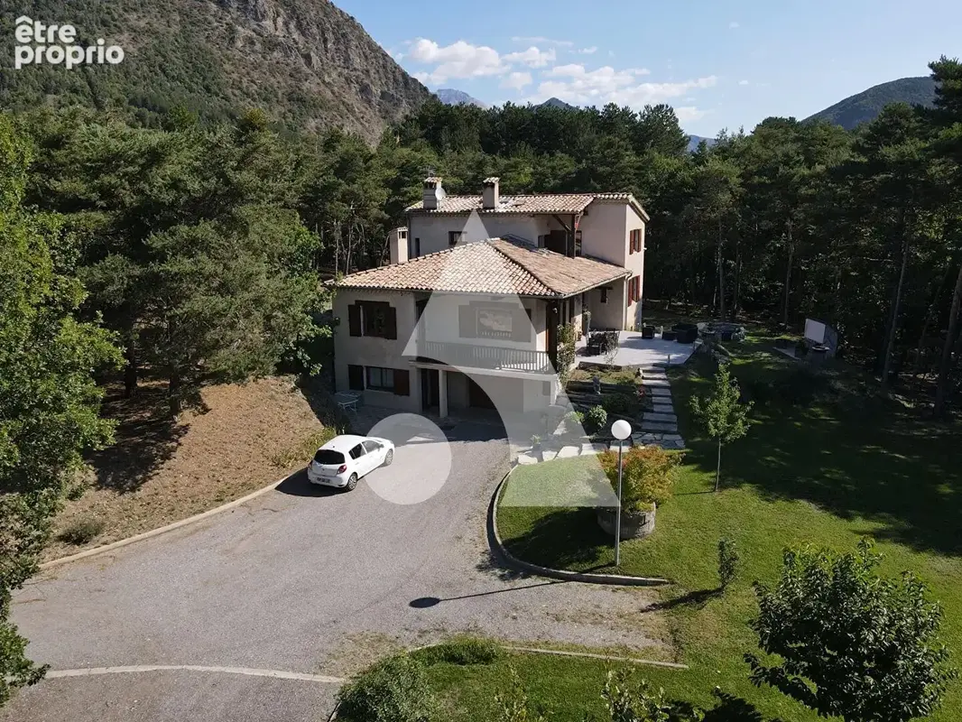 Une maison rénovée au coeur d'un environnement rare/Users/thevenetloula/Downloads/24b3d1dc-3c41-415d-b6ec-c535baa79beb.JPG - photo 2