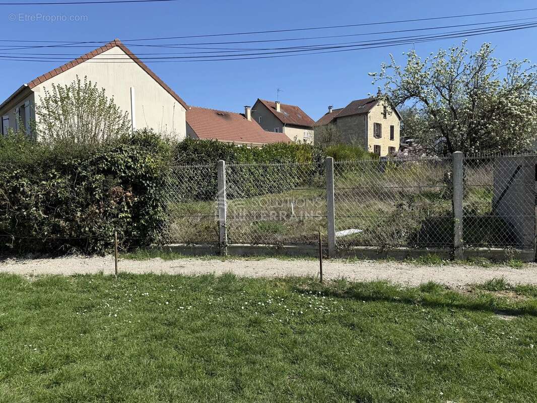 Terrain à SAINT-OUEN-L'AUMONE