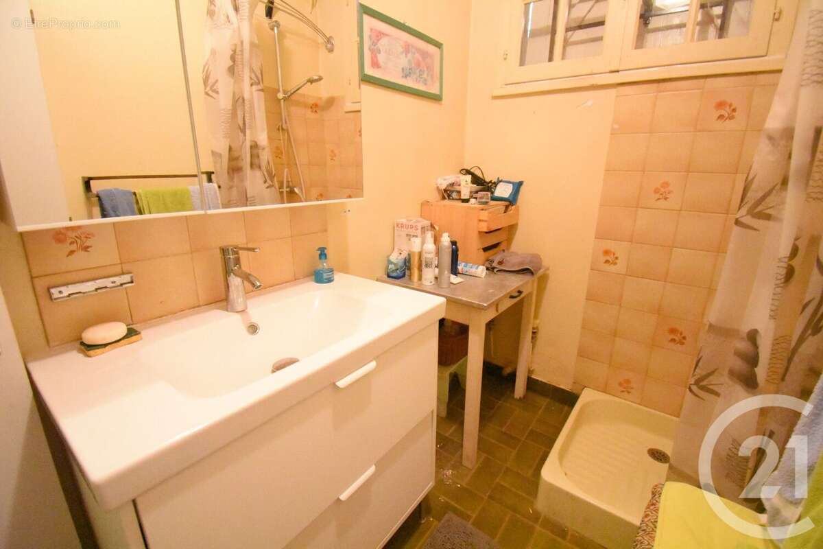 Maison à SAINT-REMY-EN-ROLLAT