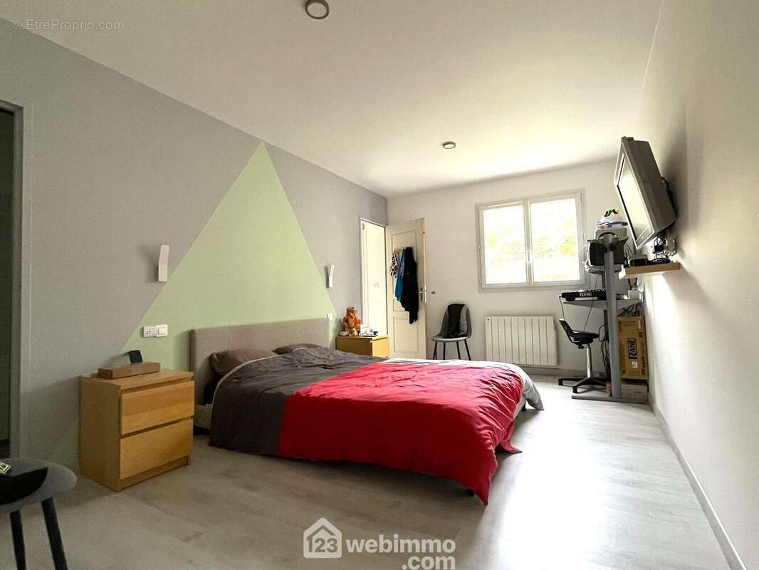 Montons découvrir l&#039;étage et entrons dans la suite parentale... - Maison à BONDOUFLE