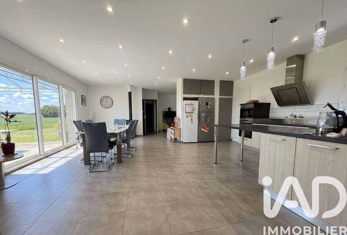 Maison 116 m² à Les Pins  - photo 3