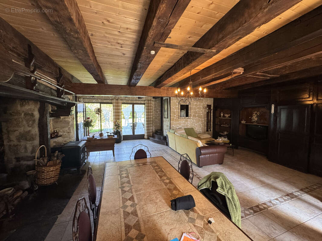 Maison à SAINT-ETIENNE-AUX-CLOS