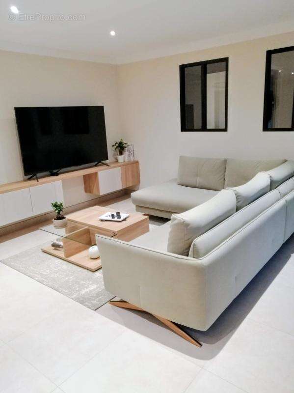 Maison à JONQUIERES-SAINT-VINCENT