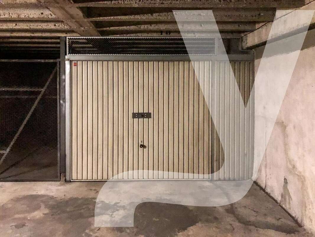 Parking à PARIS-11E